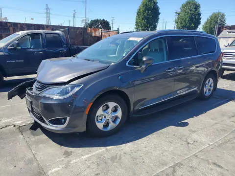 2C4RC1L77JR124853 — 2018 Chrysler Pacifica, Передняя часть, фото до ремонта