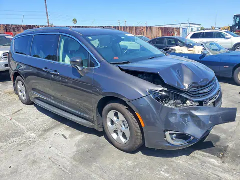 2018 Chrysler Pacifica VIN 2C4RC1L77JR124853 фото 4