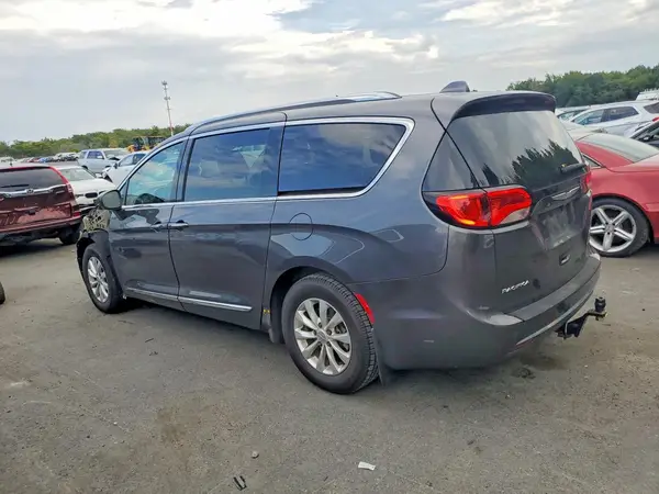 2C4RC1BG5JR104246 — 2018 Chrysler Pacifica, фото 2 с аукциона Copart 06.10.2026, Передняя часть