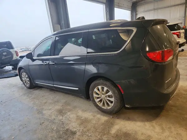 2C4RC1BG2JR133008 — 2018 Chrysler Pacifica, фото 2 с аукциона Copart, Передняя часть