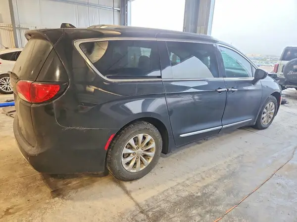 2C4RC1BG2JR133008 — 2018 Chrysler Pacifica, фото 3 с аукциона Copart, Передняя часть