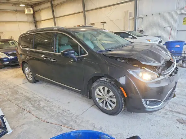 2C4RC1BG2JR133008 — 2018 Chrysler Pacifica, фото 4 с аукциона Copart, Передняя часть