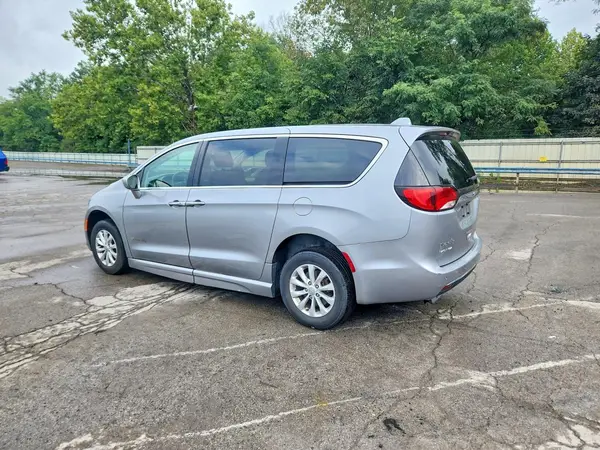 2C4RC1FG9JR365650 — 2018 Chrysler Pacifica, фото 2 с аукциона Copart, Боковая часть
