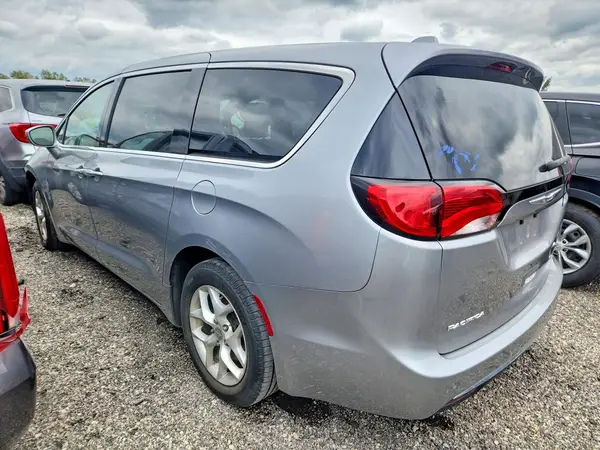 2C4RC1FG5JR125737 — 2018 Chrysler Pacifica, фото 2 с аукциона Copart 13.10.2026, Передняя часть