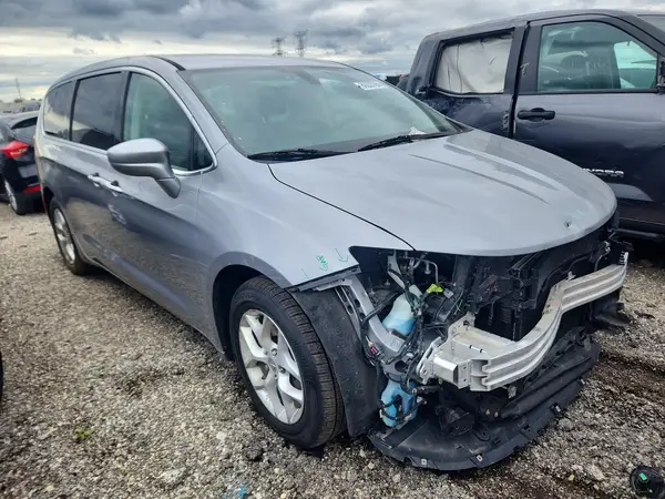 2C4RC1FG5JR125737 — 2018 Chrysler Pacifica, фото 4 с аукциона Copart 13.10.2026, Передняя часть