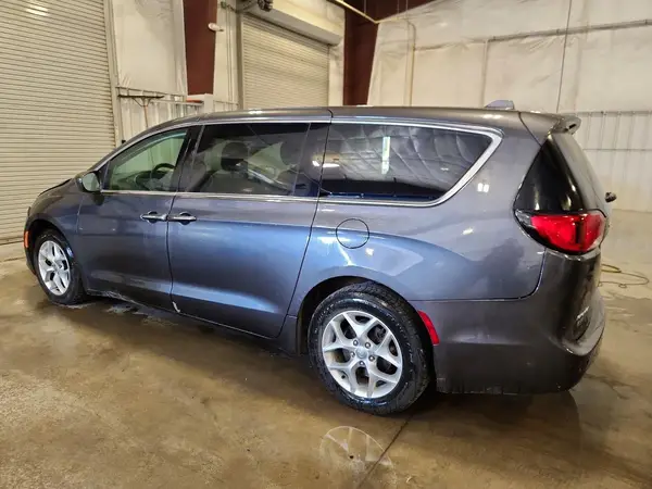 2C4RC1FG2JR101864 — 2018 Chrysler Pacifica, фото 2 с аукциона Copart, Передняя часть