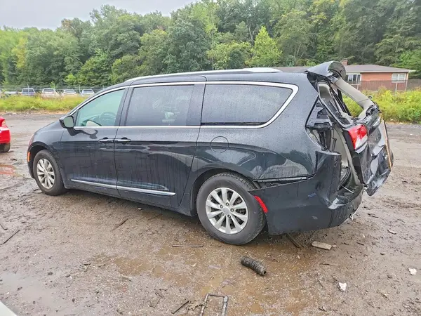 2C4RC1BG8JR292227 — 2018 Chrysler Pacifica, фото 2 с аукциона Copart 06.10.2026, Задняя часть