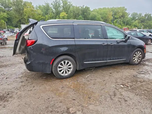 2C4RC1BG8JR292227 — 2018 Chrysler Pacifica, фото 3 с аукциона Copart 06.10.2026, Задняя часть