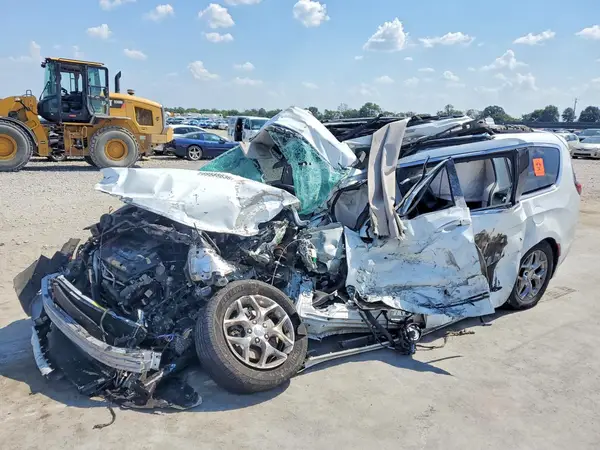 2C4RC1GGXJR272425 — 2018 Chrysler Pacifica, Повреждения со всех сторон (All Over), фото до ремонта