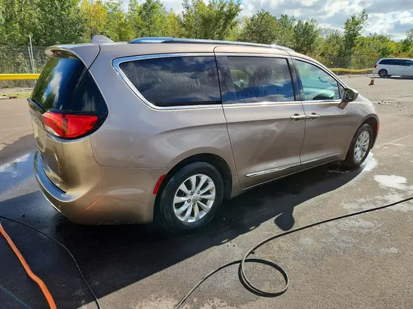 2C4RC1EG1JR110914 — 2018 Chrysler Pacifica, фото 3 с аукциона Copart, Мелкие вмятины и царапины