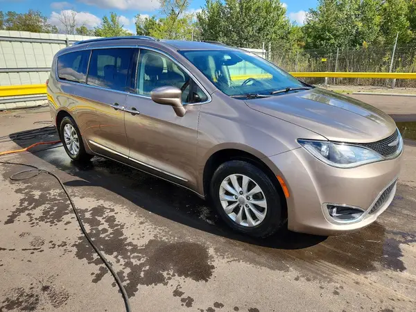 2C4RC1EG1JR110914 — 2018 Chrysler Pacifica, фото 4 с аукциона Copart, Мелкие вмятины и царапины