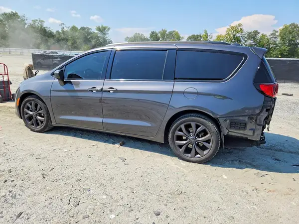 2C4RC1BG8JR167163 — 2018 Chrysler Pacifica, фото 2 с аукциона Copart, Задняя часть
