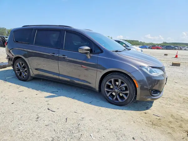 2C4RC1BG8JR167163 — 2018 Chrysler Pacifica, фото 4 с аукциона Copart, Задняя часть
