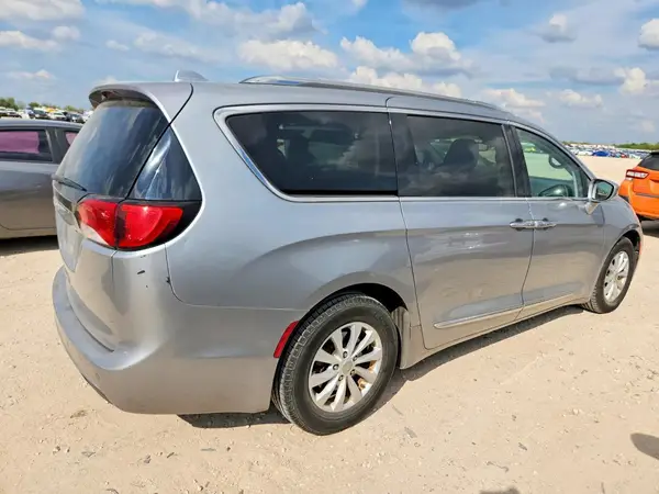 2C4RC1BG1JR186041 — 2018 Chrysler Pacifica, фото 3 с аукциона Copart 08.10.2026, Град