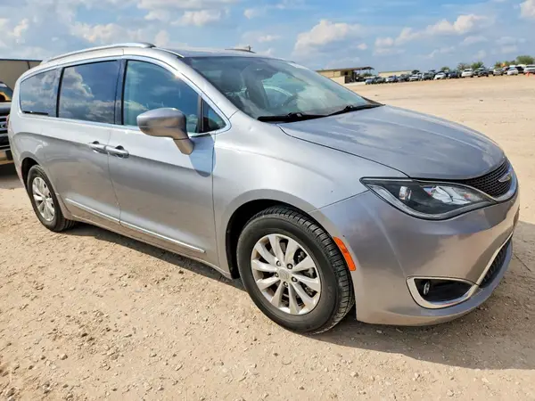 2C4RC1BG1JR186041 — 2018 Chrysler Pacifica, фото 4 с аукциона Copart 08.10.2026, Град