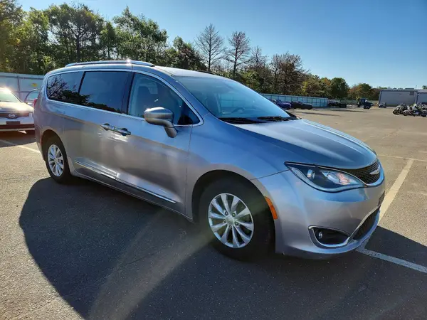 2C4RC1BGXKR555156 — 2019 Chrysler Pacifica, фото 4 с аукциона Copart, Боковая часть