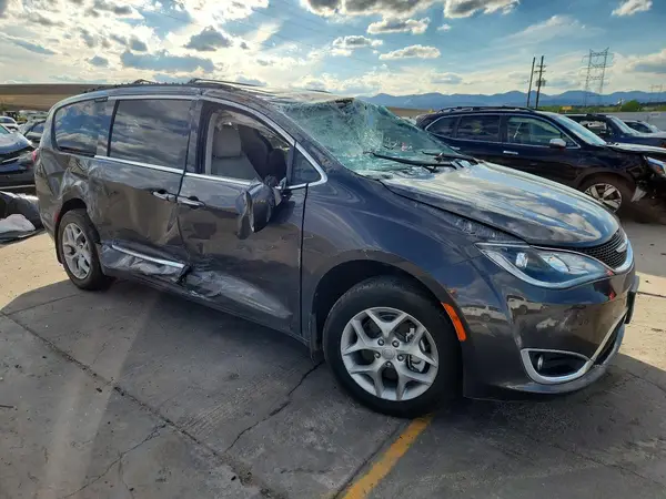 2C4RC1EG2KR506397 — 2019 Chrysler Pacifica, фото 4 с аукциона Copart, Опрокидывание