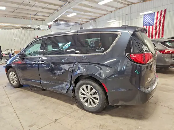 2C4RC1FG4KR609674 — 2019 Chrysler Pacifica, фото 2 с аукциона Copart, Боковая часть