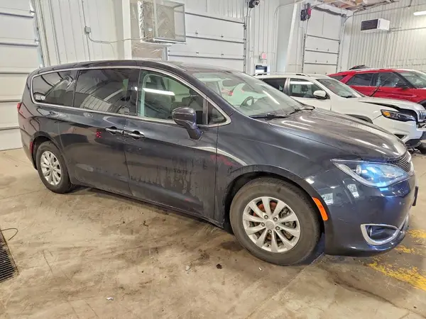 2C4RC1FG4KR609674 — 2019 Chrysler Pacifica, фото 4 с аукциона Copart, Боковая часть