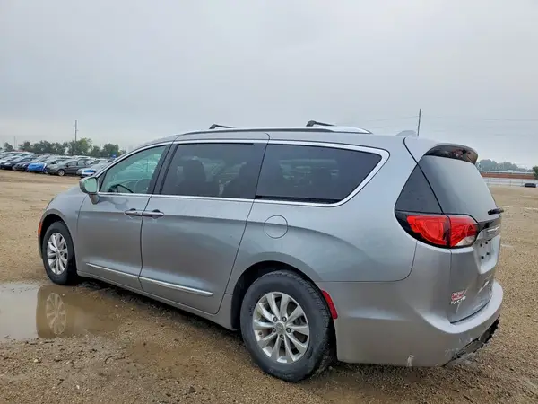 2C4RC1BGXKR680593 — 2019 Chrysler Pacifica, фото 2 с аукциона Copart, Задняя часть