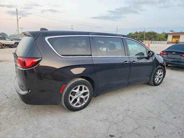 2C4RC1FG3KR590762 — 2019 Chrysler Pacifica, фото 3 с аукциона Copart, Передняя часть