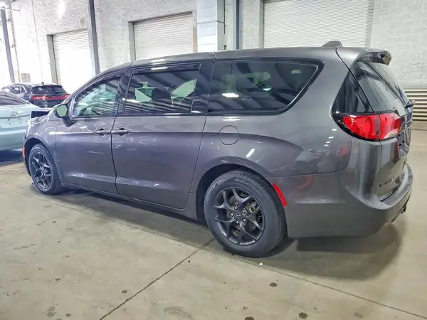 2C4RC1FG7KR575407 — 2019 Chrysler Pacifica, фото 2 с аукциона Copart, Передняя часть