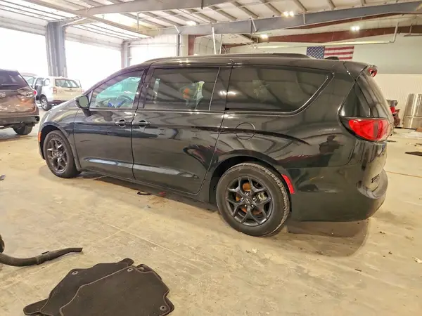 2C4RC1EG5KR629112 — 2019 Chrysler Pacifica, фото 2 с аукциона Copart 06.10.2026, Мелкие вмятины и царапины