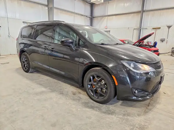 2C4RC1EG5KR629112 — 2019 Chrysler Pacifica, фото 4 с аукциона Copart 06.10.2026, Мелкие вмятины и царапины