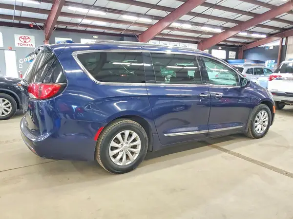 2C4RC1BG6KR603543 — 2019 Chrysler Pacifica, фото 3 с аукциона Copart 29.09.2026, Мелкие вмятины и царапины