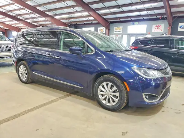 2C4RC1BG6KR603543 — 2019 Chrysler Pacifica, фото 4 с аукциона Copart 29.09.2026, Мелкие вмятины и царапины