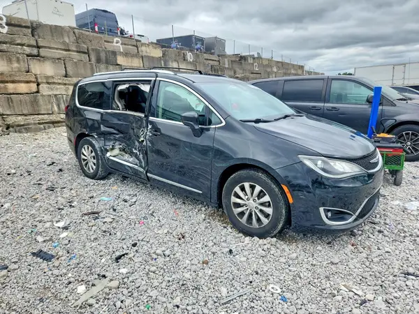 2C4RC1BG5KR651602 — 2019 Chrysler Pacifica, фото 4 с аукциона Copart, Боковая часть