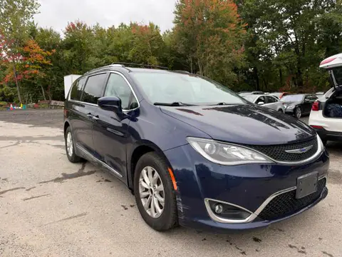 2C4RC1BG0KR552637 — 2019 Chrysler Pacifica, Естественный износ (Normal Wear), фото до ремонта