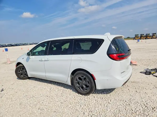2C4RC1L77NR180071 — 2022 Chrysler Pacifica, фото 2 с аукциона Copart, Передняя часть