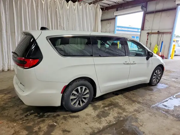 2C4RC1L74PR599112 — 2023 Chrysler Pacifica, фото 3 с аукциона Copart 28.09.2026, Передняя часть