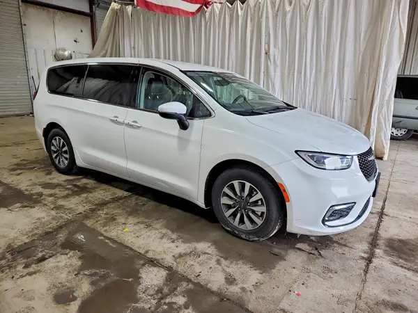 2C4RC1L74PR599112 — 2023 Chrysler Pacifica, фото 4 с аукциона Copart 28.09.2026, Передняя часть