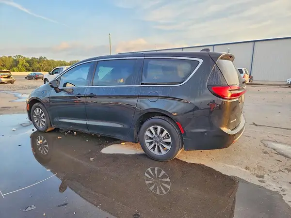2023 CHRYSLER PACIFICA VIN 2C4RC1L79PR572679 фото 2