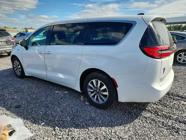 2C4RC1L72PR572460 — 2023 Chrysler Pacifica, фото 2 с аукциона Copart, Мелкие вмятины и царапины