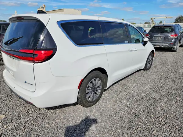 2C4RC1L72PR572460 — 2023 Chrysler Pacifica, фото 3 с аукциона Copart, Мелкие вмятины и царапины