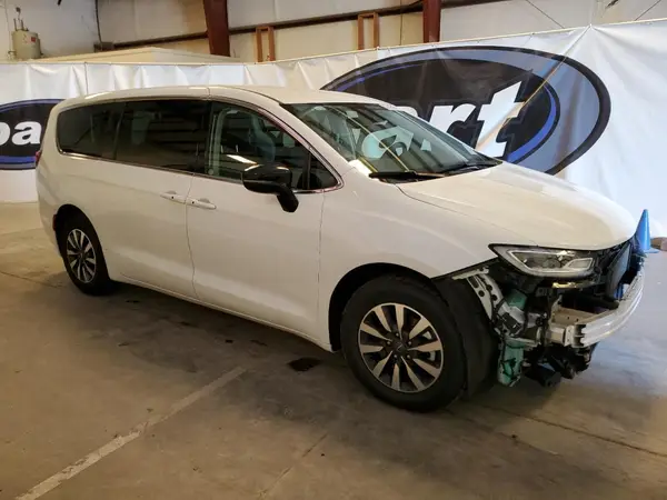 2C4RC1S76RR117745 — 2024 Chrysler Pacifica, фото 4 с аукциона Copart 28.09.2026, Передняя часть