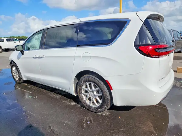 2C4RC1BGXTR272158 — 2026 Chrysler Pacifica, фото 2 с аукциона Copart 05.10.2026, Передняя часть