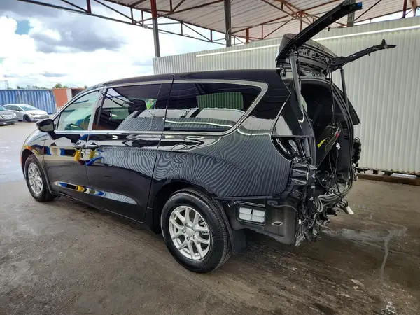 2C4RC1BG5VR569972 — 2027 Chrysler Pacifica, фото 2 с аукциона Copart 13.10.2026, Задняя часть