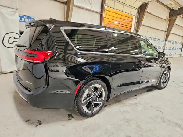 2C4RC1GG1VR554328 — 2027 Chrysler Pacifica, фото 3 с аукциона Copart 05.10.2026, Передняя часть