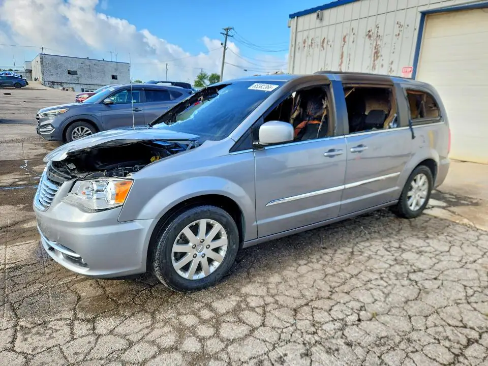 2C4RC1BG1FR695683 Chrysler Town &amp; Country 2015 — повреждение Пожар салона, фото до ремонта