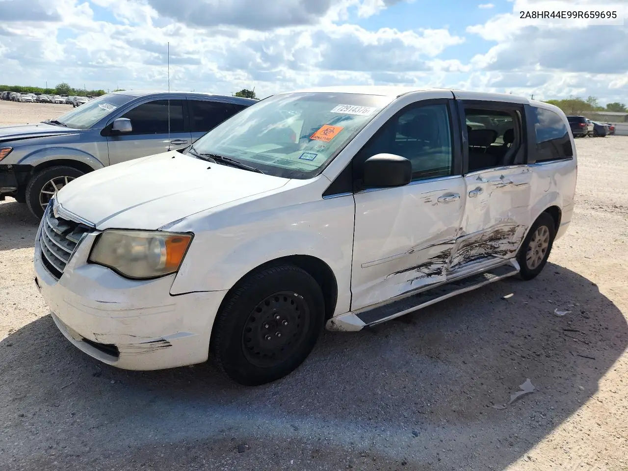 2A8HR44E99R659695 Chrysler TOWN & Country 2009 — повреждение Боковая часть, фото до ремонта