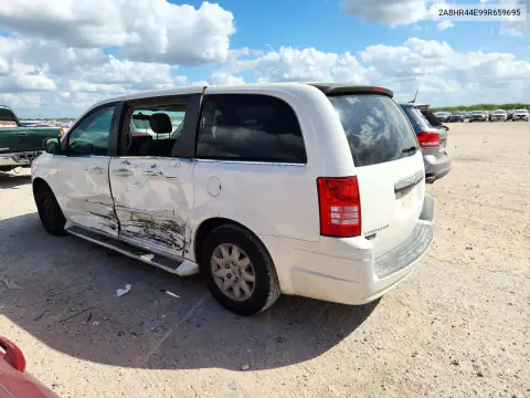 2A8HR44E99R659695 — 2009 Chrysler TOWN & Country, фото 2 с аукциона Copart, Боковая часть