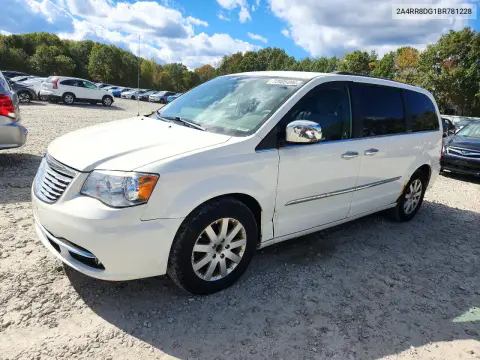 2A4RR8DG1BR781228 — 2011 Chrysler TOWN & Country, Передняя часть, фото до ремонта