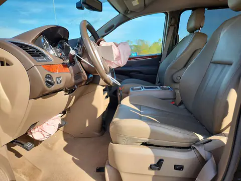 2C4RC1CG8FR627234 — 2015 Chrysler TOWN & Country, фото 7 с аукциона Copart, Передняя часть