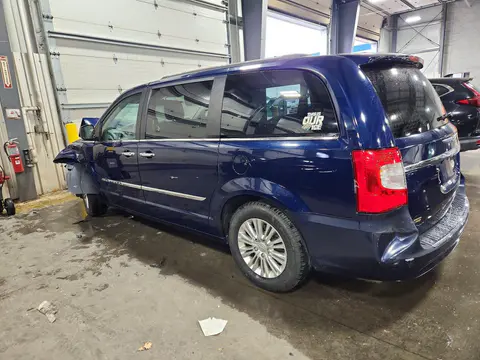 2015 Chrysler Town & Country Touring L VIN 2C4RC1CGXFR705979 фото 2