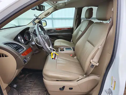 2C4RC1CG2GR207714 — 2016 Chrysler TOWN & Country, фото 7 с аукциона Copart, Передняя часть