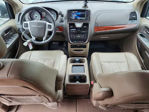 2C4RC1CG2GR207714 — 2016 Chrysler TOWN & Country, Передняя часть, фото до ремонта